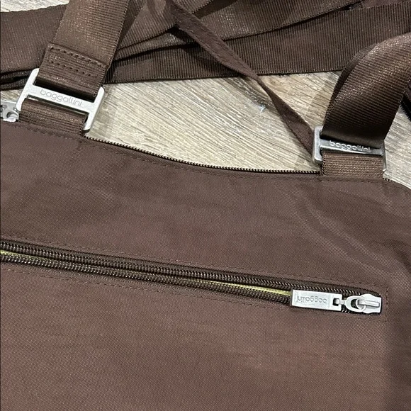 Baggallini Chocolate Messenger Bag - Picture 7 of 7